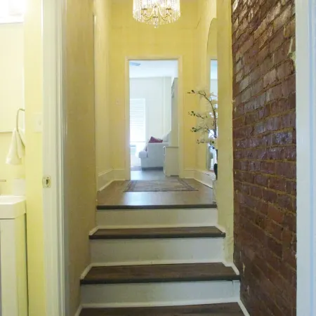 Spacious Downtown Frederick, 3 BR, Full Kitchen Off Street Parking