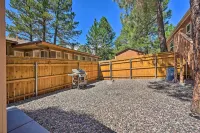 Near Hiking: Munds Park Cabin w/ Deck & Yard - parcheggio
