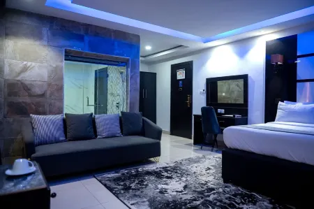 Golden Tulip Crown Prince Hotel, Awka