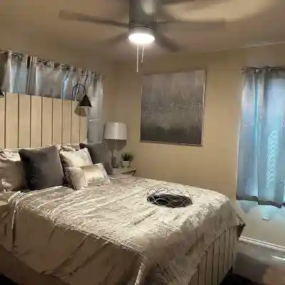 Beautiful home great location military grad families!!! Rooms