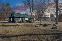 Welcome to the Black Loon. A charming 3-bedroom Mountain Bike home in Crosby