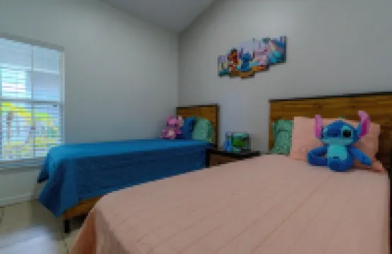 3/2 Home /Heated Pool/Lake View/Near Theme Parks/Golf Course/Pet Friendly!