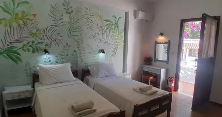 Charming studio in lovely Skiathos with WiFi, AC 400 m from Trulos beach