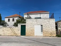 Beautiful place on the beach with gorgeous views, close to the restaurants.