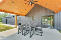 3 Mi to St Lawrence River Spacious Ranch Home - Wifi