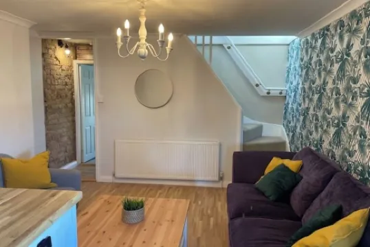 Spacious & Stylish 2 Storey, 3 Bed Apartment