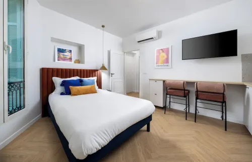 New Designer Studio Centrally Located AC, Fiber