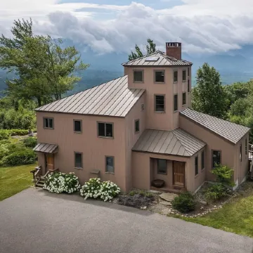 White Mountains Getaway w/ Sauna & Stunning Views