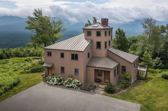 White Mountains Getaway w/ Sauna & Stunning Views