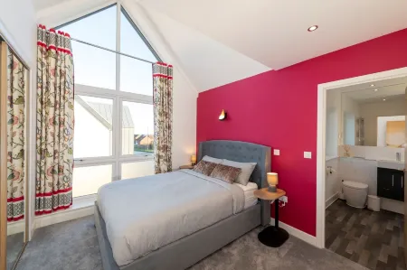 Beachwood Retreats, Brand New 5 Bed House, 15 minute walk to beach Отели рядом с достопримечательностью «Cromer Beach»