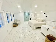 Little White Barn - Private 20 Acre Escape w/ Pond