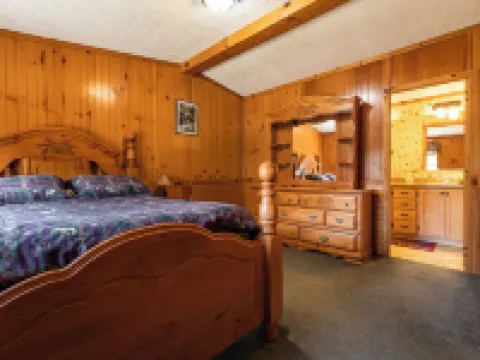 The Deer Cabin at the Riviera Resort in Neillsville, Wisconsin! デューハーストのホテル