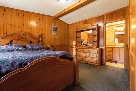The Deer Cabin at the Riviera Resort in Neillsville, Wisconsin! Отели в г. Дьюхерст