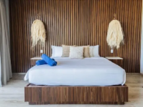 Luxury 4bed PH suite w. private pool