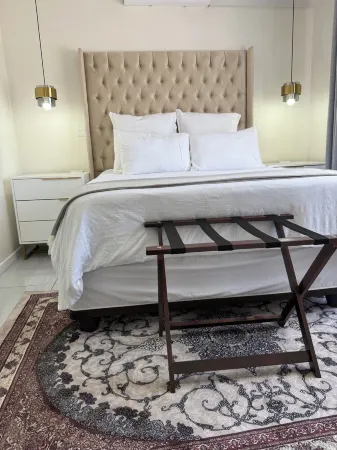 Modern Luxury 2BR 2 Bath Apt with Balcony view