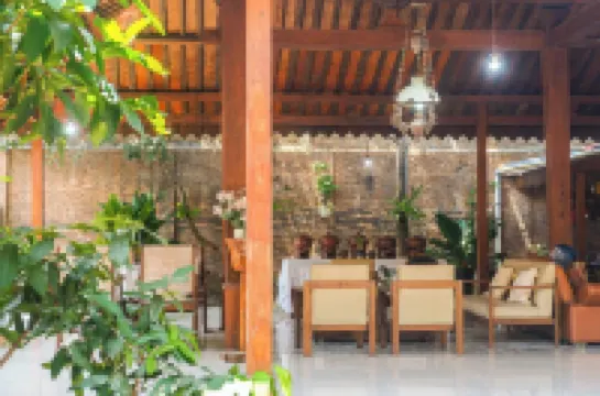 Omah Ralin Family Homestay with Spacious Joglo House