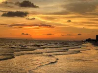 3 Min Walk to the Beach!!!!! Fenced in Back Yard.