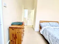 Country cottage in the heart of the city