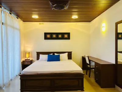 Spacious 5-bedroom villa with WiFi and AC in charming Kandy Hotels in Mapanawathura