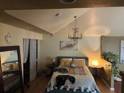 Charming 1-bedroom house in enchanting Seattle with WiFi 레이크 시티 호텔