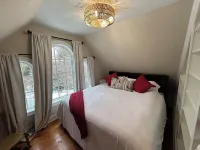 Charming 1-bedroom apartment in Old Town Warrenton, walkable to Main Street Hotels in Warrenton