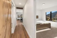 Luxurious Ski-In/Ski out adjacent Ski Slope side!