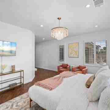 Charming 3BR SaltWaterPool&Jacuzzi FirePit Game Room AC WIFI Rooms