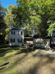 Charming 3-bedroom house with Screened deck, Community Bay/Pool Access and more!
