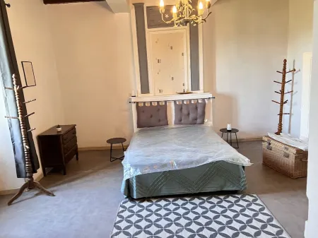 Monflanquin 4-person cottage in the countryside Отели в г. Монфланкен