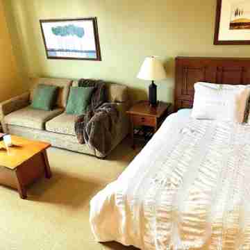 Cozy Top Floor Studio On The Slope, Pool, Hot Tubs, Sauna, Fireplace Rooms