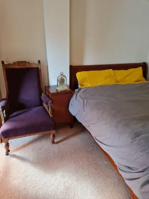 Beautiful cozy en-suite room near Basingstoke hospital (10mins walk Hôtels à : Rooksdown