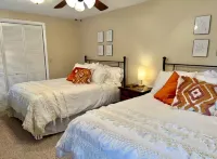 Adorable Downtown Black Mountain Retreat - Steps to Everything