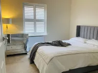 House-Sleeps 8 -Parking-Garden