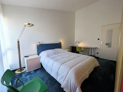 Xanadu: design house 80 - near the center, quiet, spacious and bright.