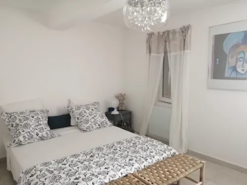 Village house Hotels in Carqueiranne