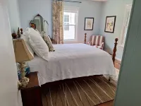 Charming 2-bedroom cottage in serene Erwin with AC, WiFi Hotels in Erwin
