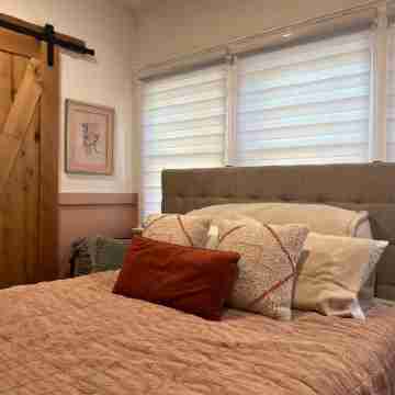 Charming 1-bedroom house with WiFi and AC in Pomona Rooms