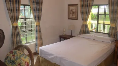 Lulu's Vacation Rental - 6 Bedroom Beach Front Home Отели в г. 