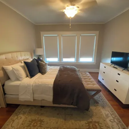 Charming 2-bedroom house in Monroe with AC, WiFi
