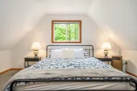 The Bear's House, Pet Friendly, Level 2 EV Charger