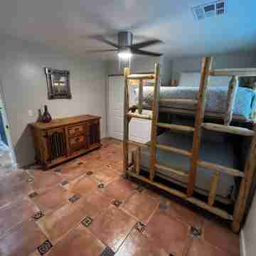 Charming 3-bedroom house in delightful Tucson with WiFi, AC Rooms