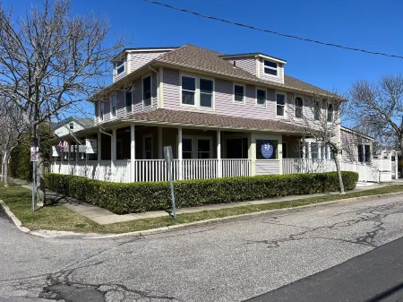 Charming Beach Cottage, Steps to Beach, Enjoy Scenic Vineyards & Farm Stands