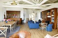 Villa with swimming pool and magnificent sea view