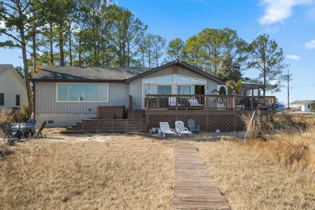 Reel Relaxation-Waterfront 3-bedroom house in Deal Island Historic District