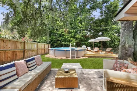 NEW! Between Savannah/Tybee w/ Pool, Patio, Murals, Fire Pit, & more!