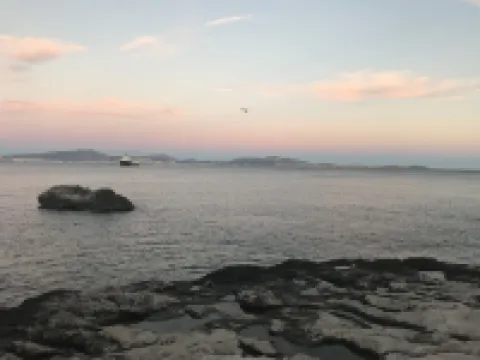 Blue coast, 200 metres from the sea, superb view, jacuzzi Hotels in Le Rove