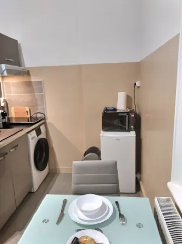 Le Charmant Studio 4 Face Gare, Wifi Gratuit et Proche Toutes Commodités