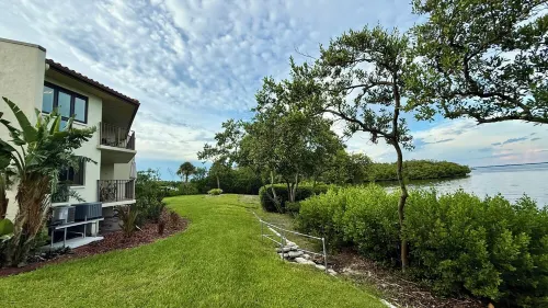 Waterfront Modern & Stylish 2bed-2bath condo with stunning Tampa Bay views Hotels in Tierra Verde