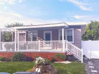 POOL + OUTDOOR MOVIES + FIRE PIT Paradise - Minutes to Beach