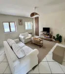 Renovated, air-conditioned gîte with private garden "Aux Volets Bleus Hotels in Limoux